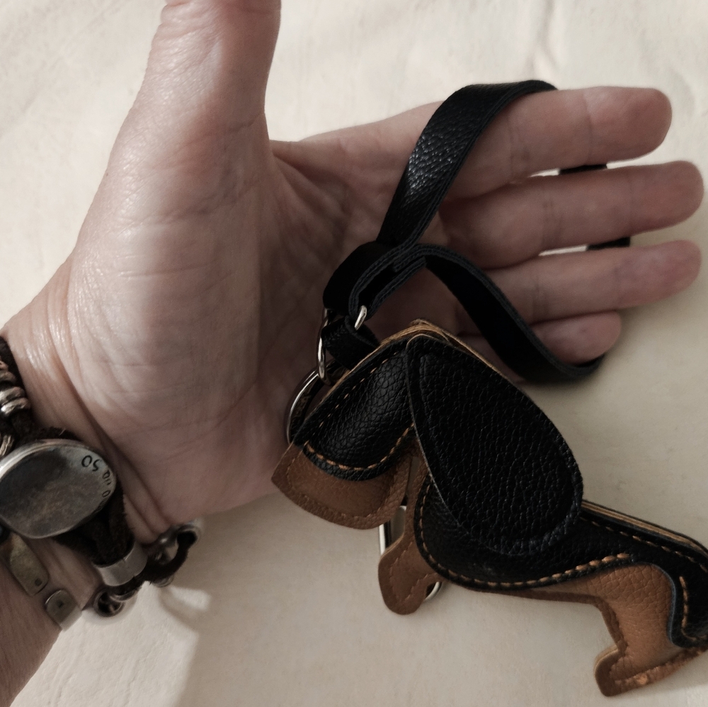 NWOT Steve Madden Genuin Leather Dachshund Purse Charm Keychain Black Tan - Picture 8 of 14